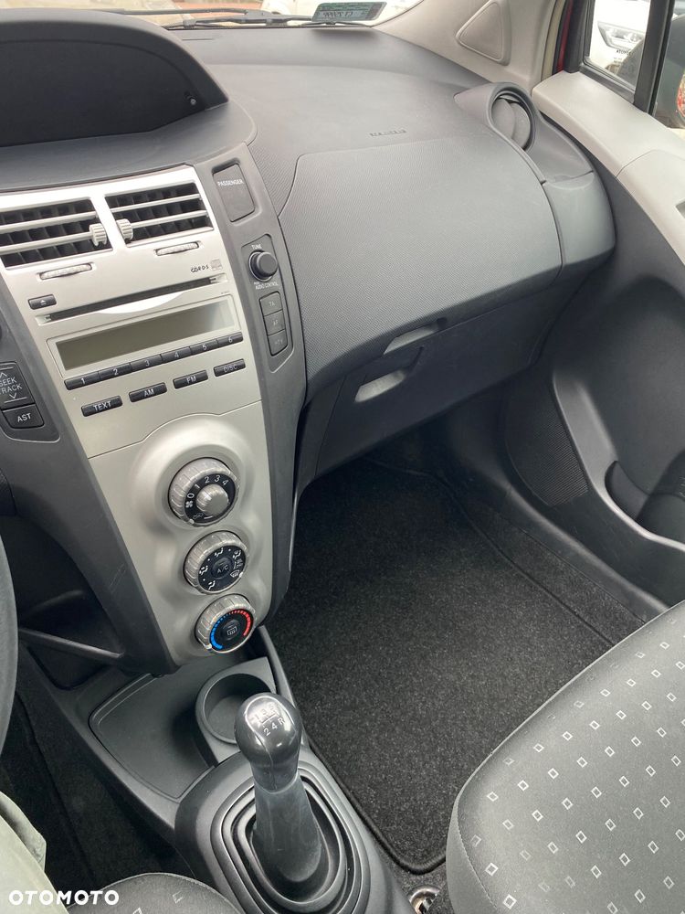 Toyota Yaris 1.0 VVT-i Luna - 10
