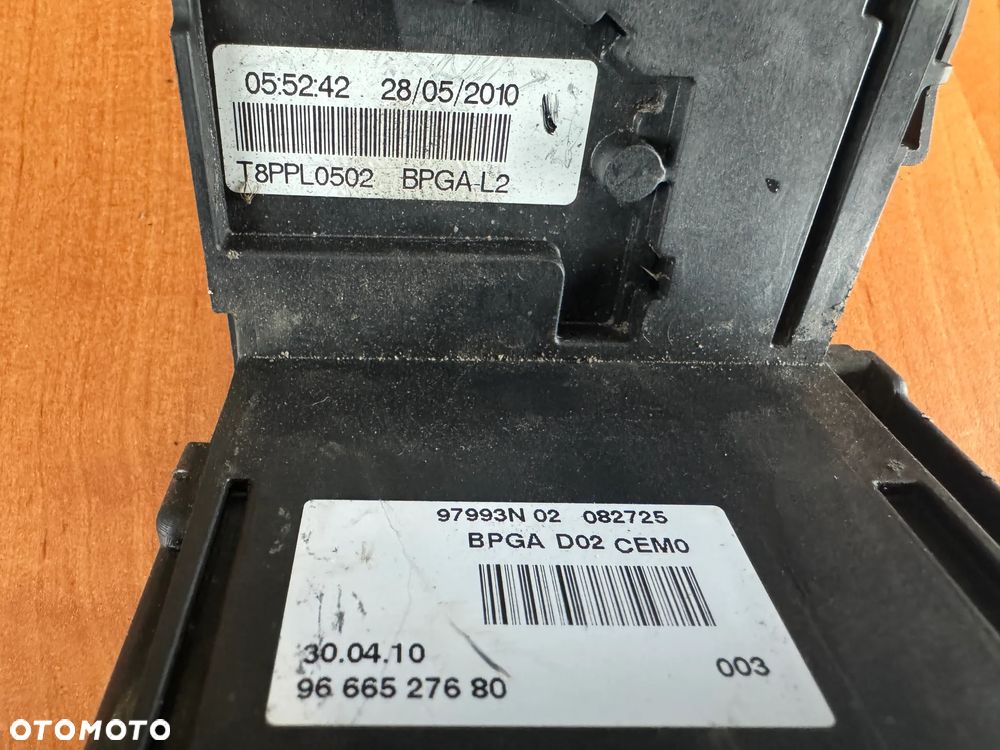 Peugeot Citroen moduł napięcia akumulatora 28236841 - 4