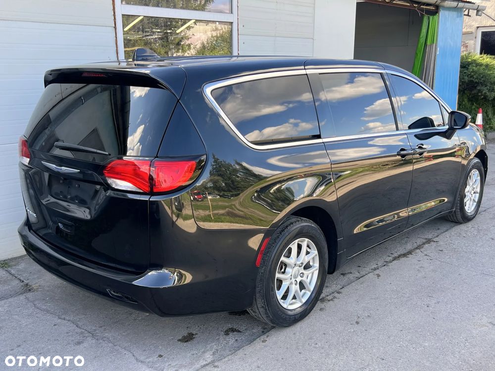 Chrysler Pacifica - 4