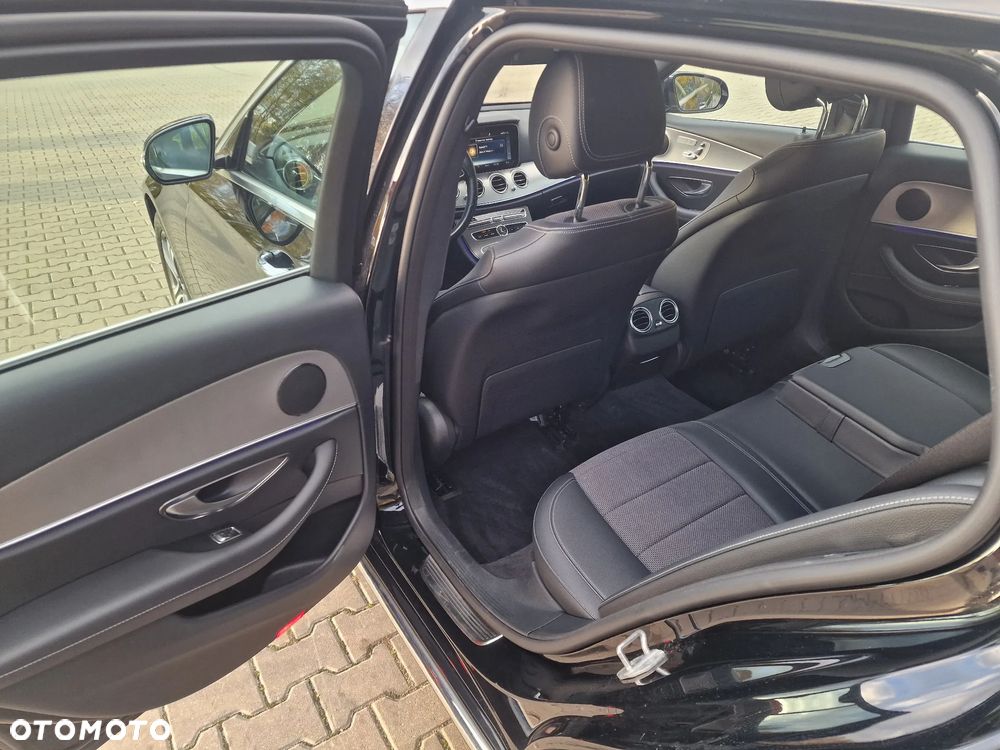 Mercedes-Benz Klasa E 220 d 4Matic 9G-TRONIC AMG Line - 11
