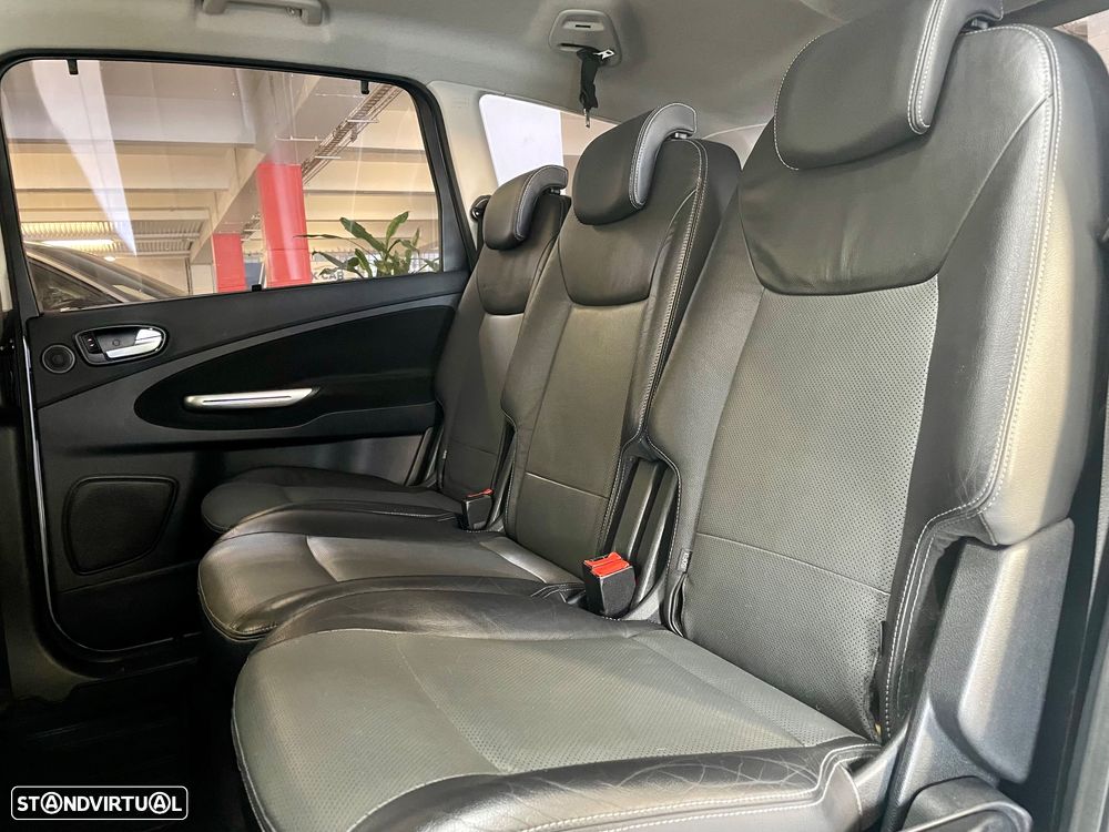 Ford S-Max 2.0 TDCi Titanium 7L - 24