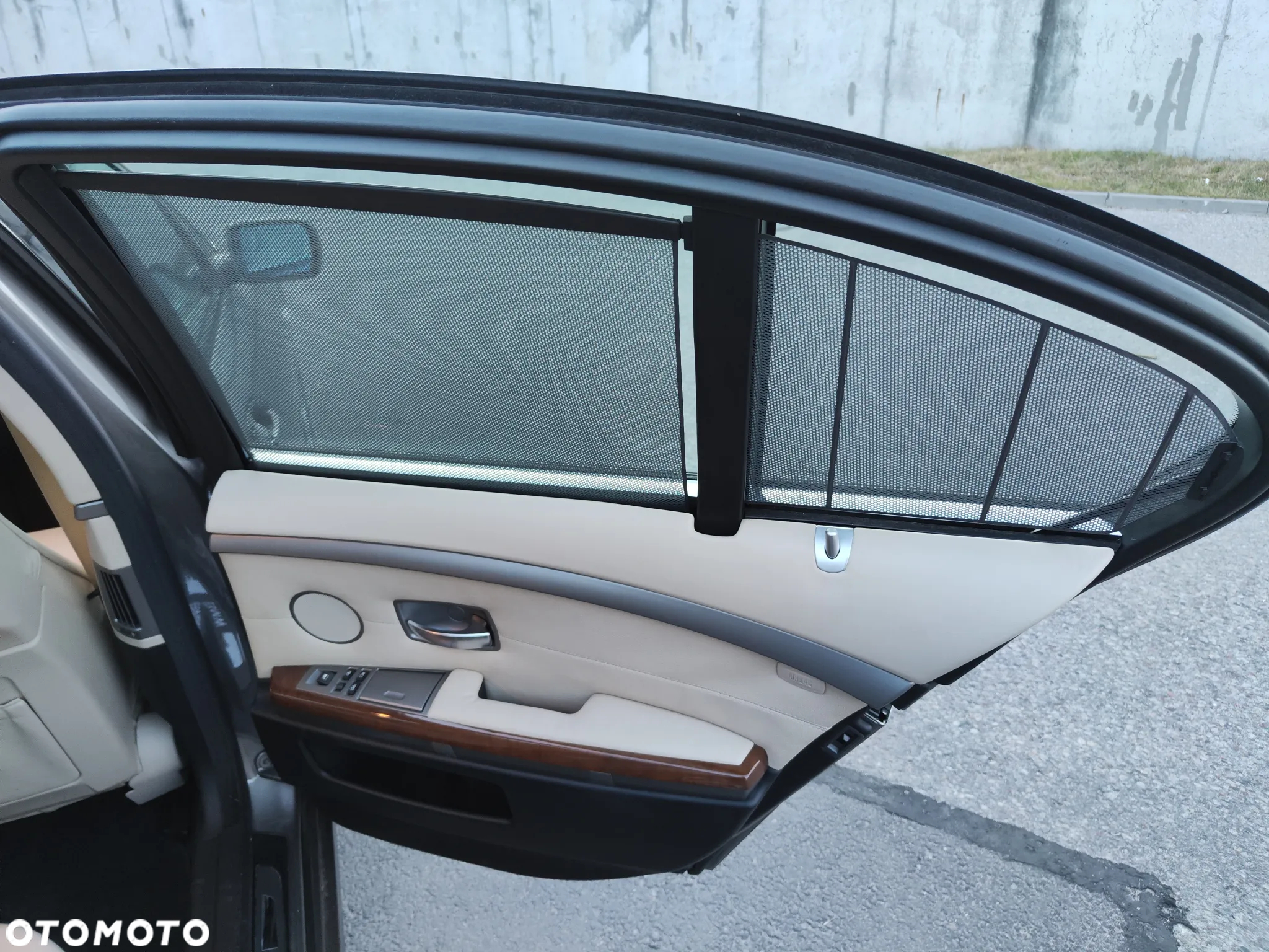 BMW Seria 7 750i - 13