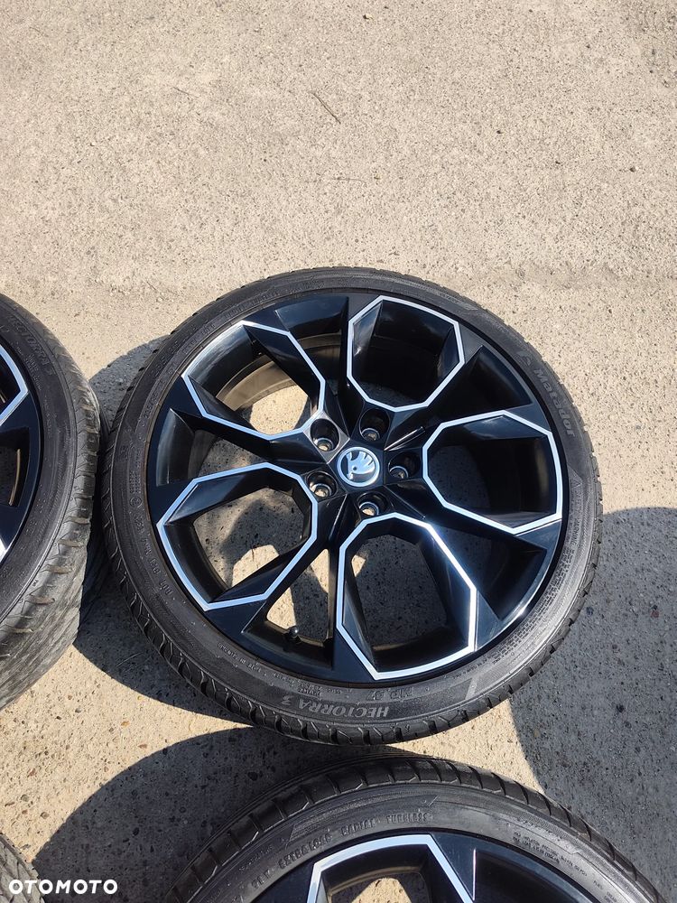 5x112 Felgi Aluminiowe Alufelgi Oryginalne 19 Koła Letnie Lato Skoda Octavia 5E 5E0 RS VRS 3 III 4 IV 2 II SUPERB SEAT Cupra Leon FR TOLEDO ALTEA EXEO AUDI A3 8V 8P A4 B5 B6 B7 A6 C5 A4 VW Passat Golf 6 7 GTI GTD Touran CADDY JETTA Legnica ALU-RAD 235/35 25r. 6,5mm - 29