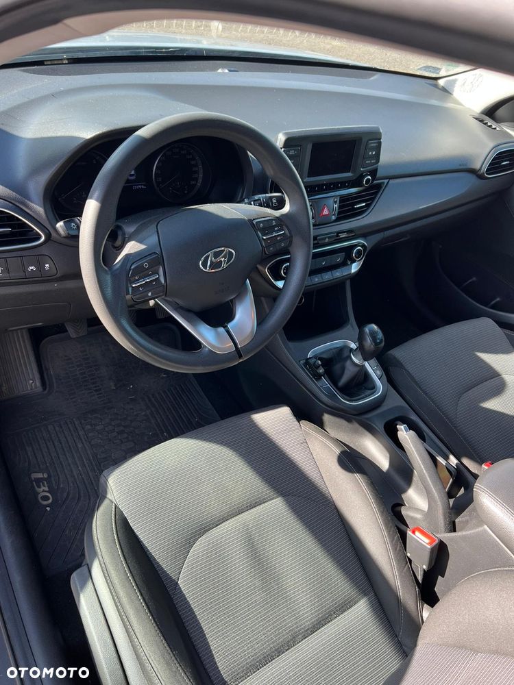 Hyundai i30 1.6 D Classic + - 11