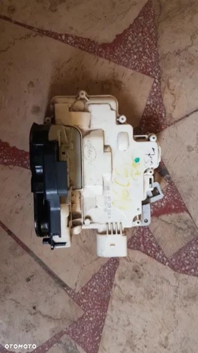 Zamek drzwi prawy tyl Audi A6 C6 - 1