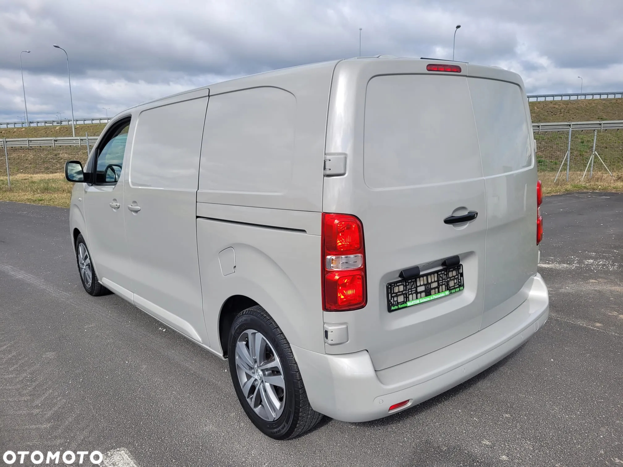 Peugeot Expert - 8