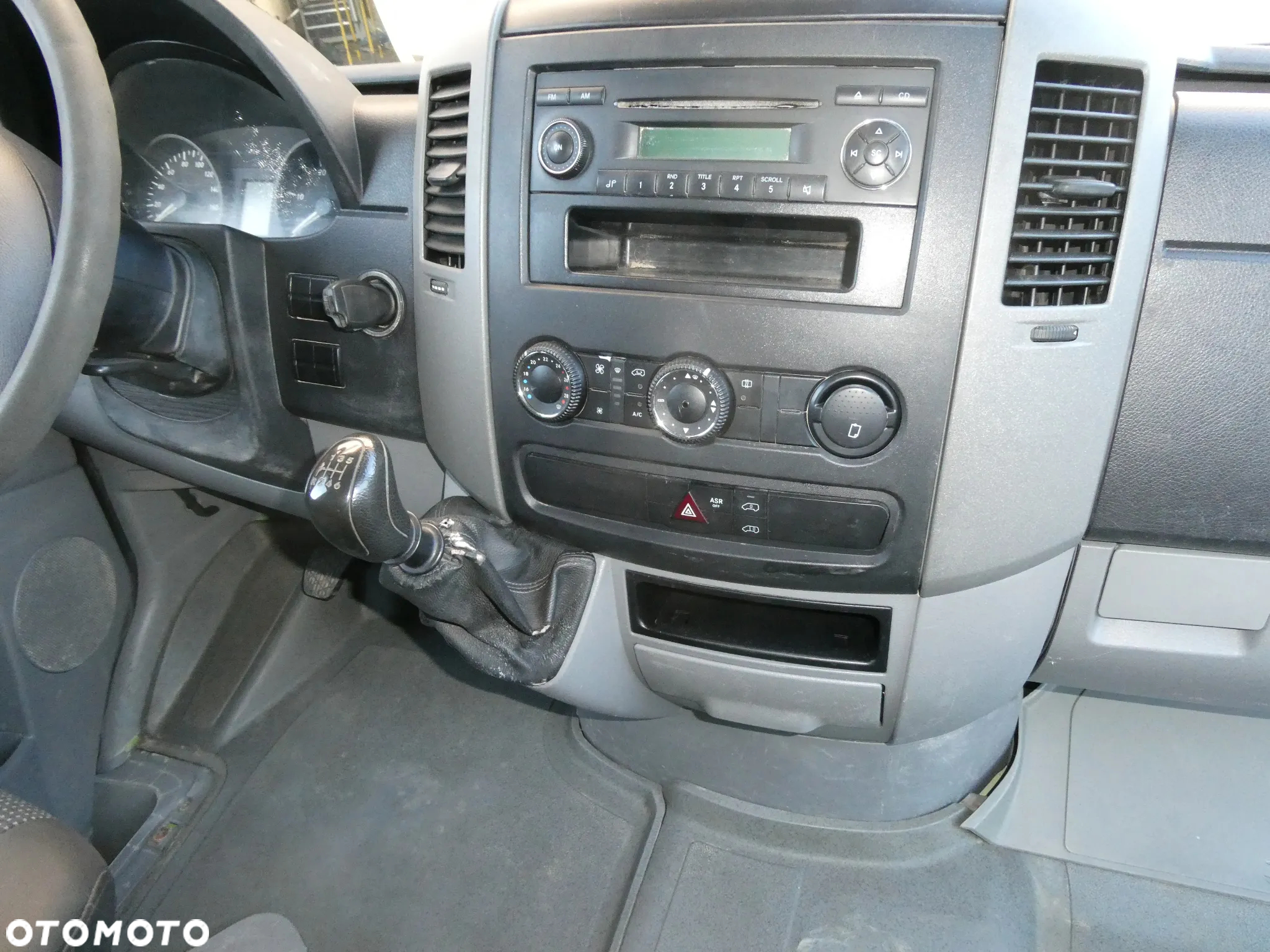 Mercedes-Benz SPRINTER - 15