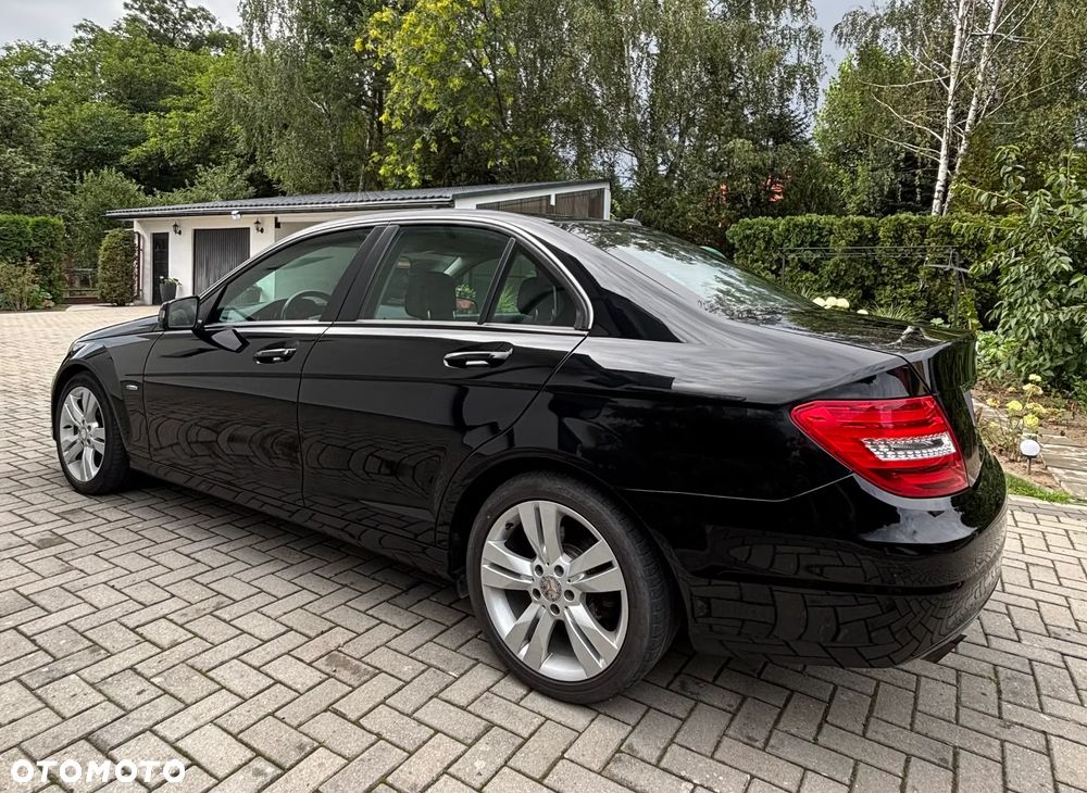 Mercedes-Benz Klasa C 180 CGI Automatik BlueEFFICIENCY Avantgarde - 4