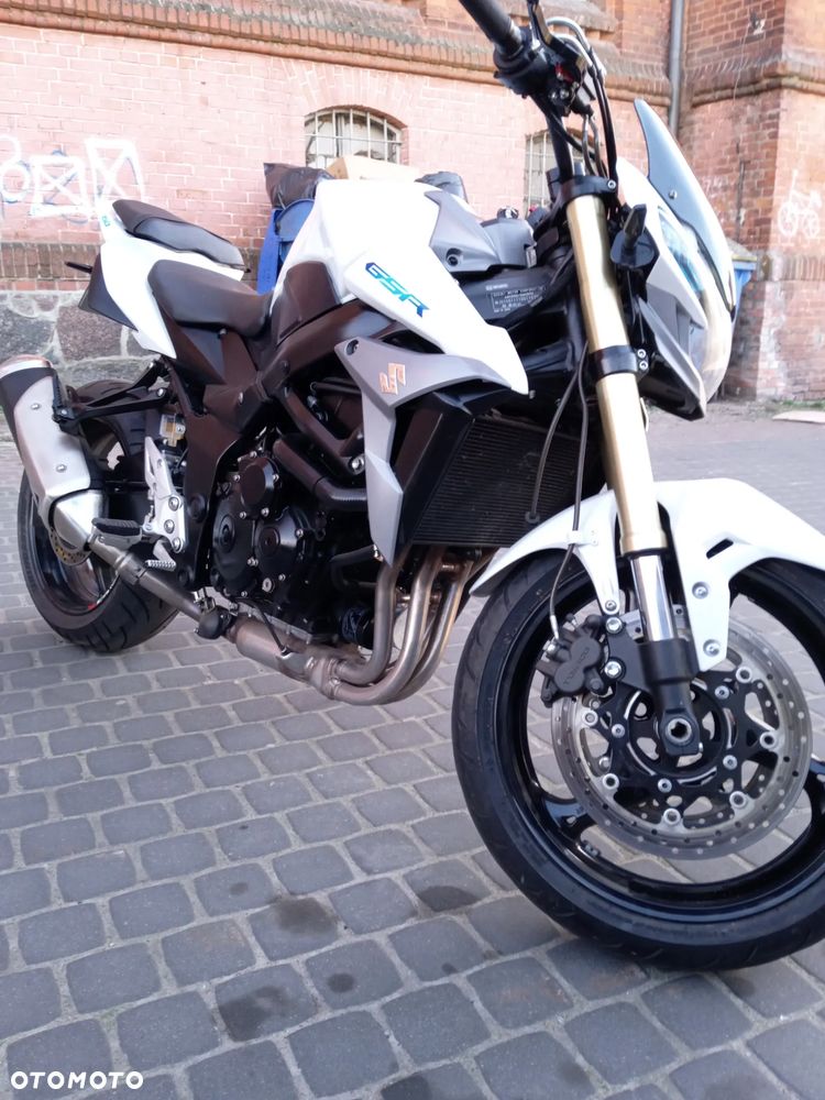 Suzuki GSR - 2