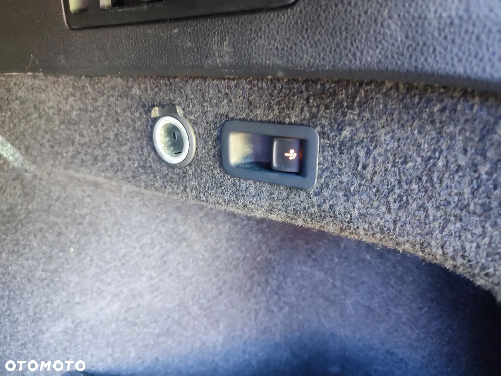 Volkswagen Passat Variant 2.0 TDI SCR DSG Elegance - 12