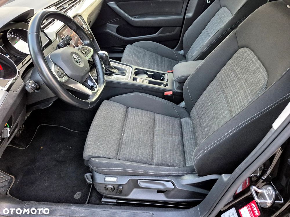 Volkswagen Passat - 23