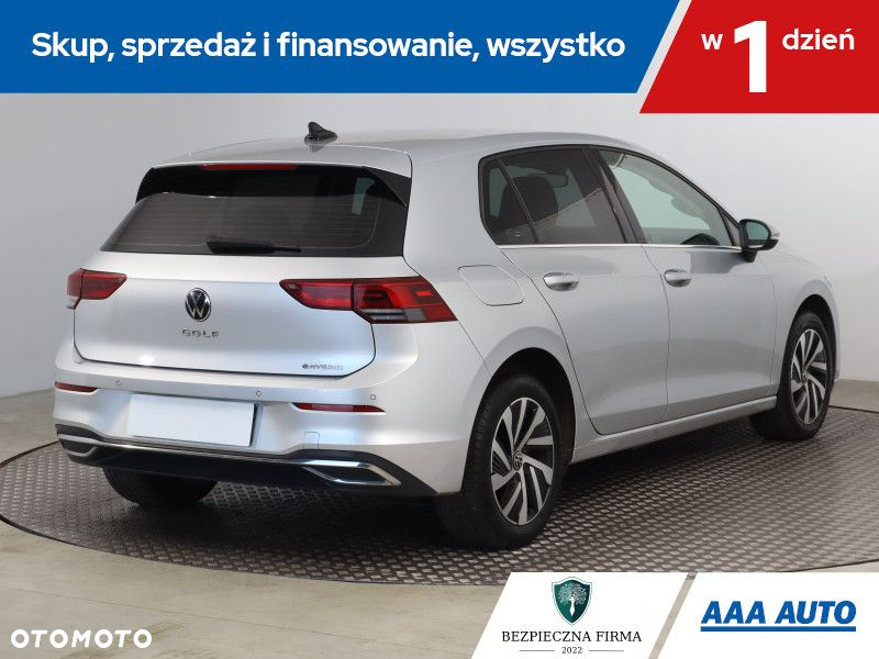 Volkswagen Golf - 6