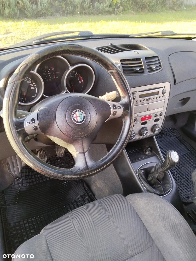 Alfa Romeo 147 1.6 Twin Spark Distinctive - 5