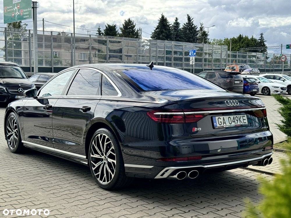 Audi S8 - 9
