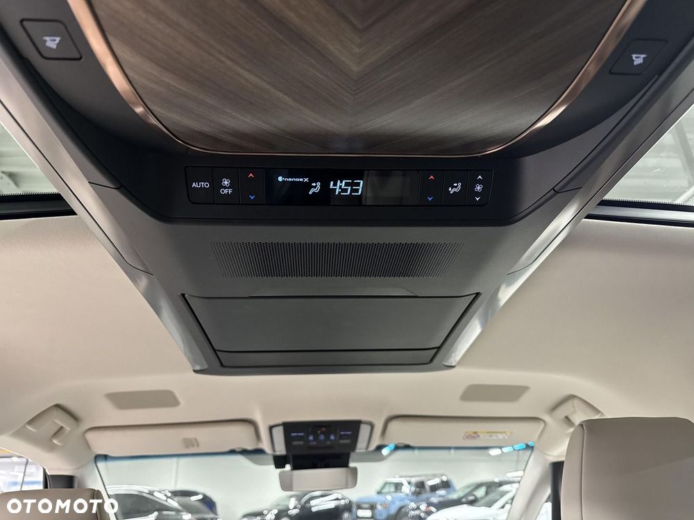 Lexus LM - 20
