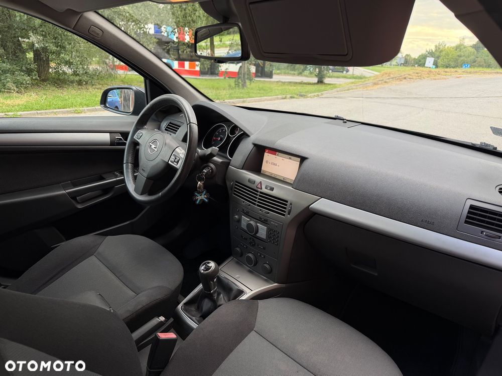 Opel Astra 1.6 NAVI - 25