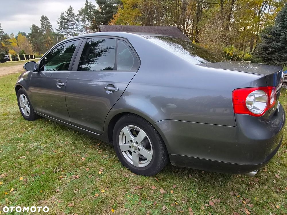 Volkswagen Jetta 2.5 - 3