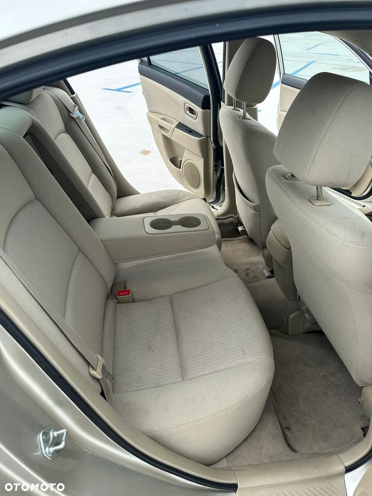Mazda 3 2.0 Exclusive + - 23