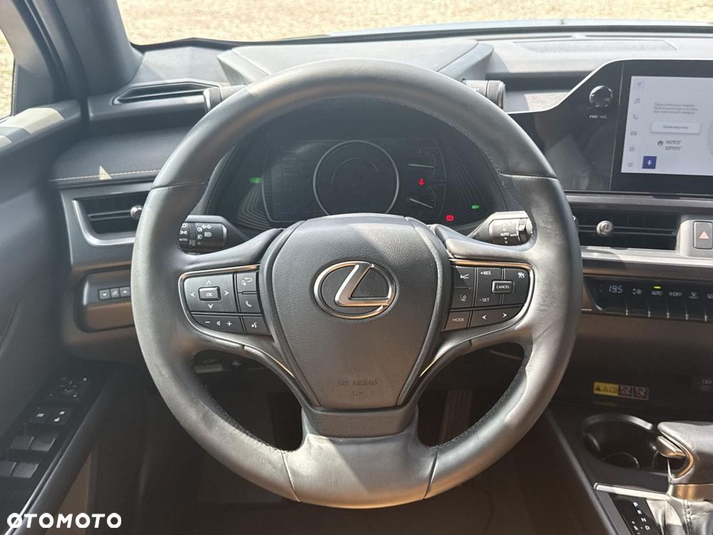 Lexus UX - 15