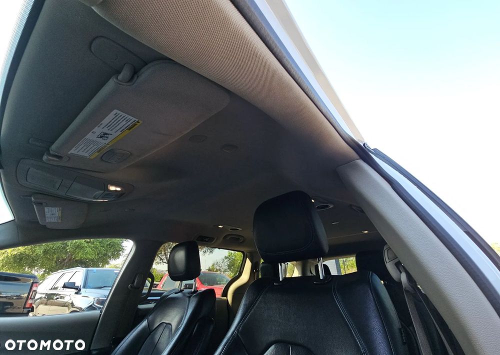 Chrysler Pacifica - 15