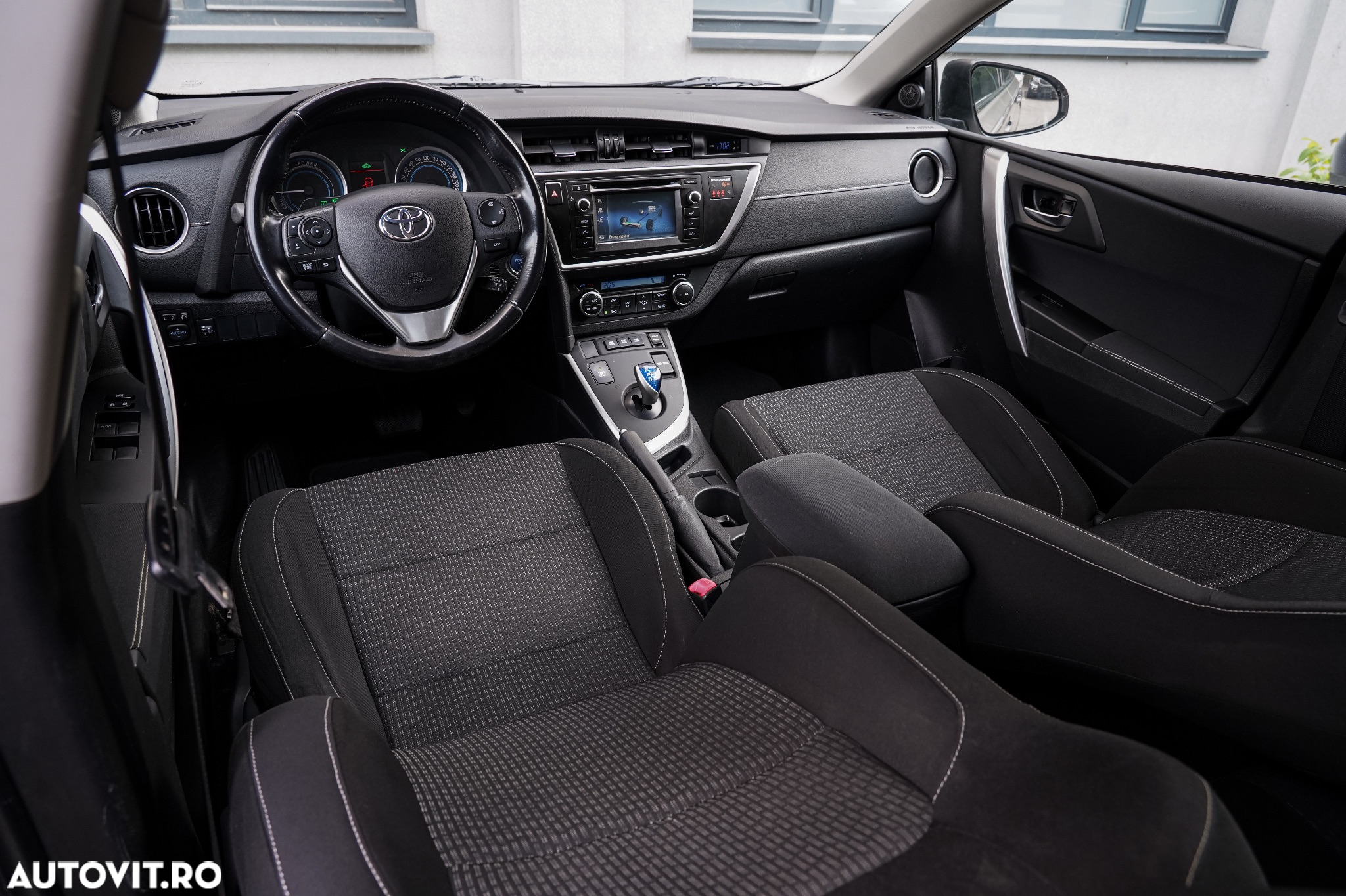 Toyota Auris 1.8 L VVT-i Hybrid Sol - 9