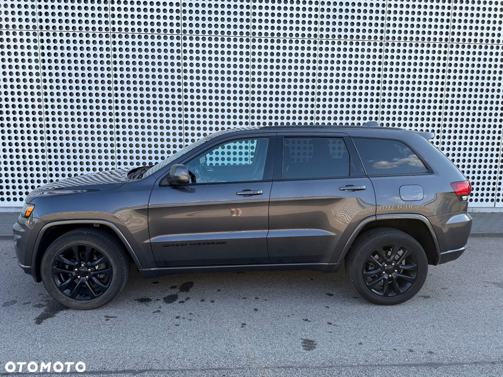 Jeep Grand Cherokee - 23