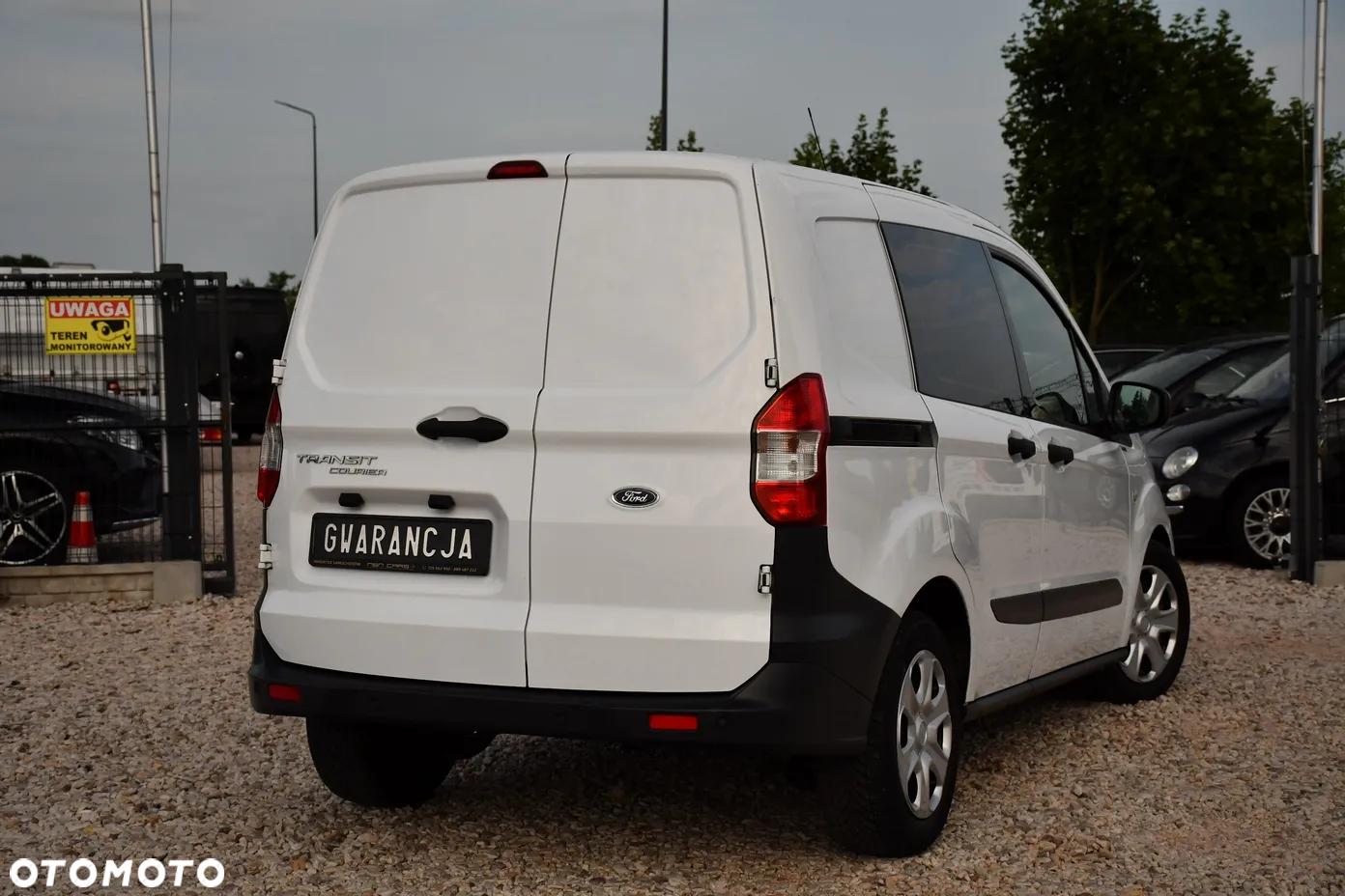 Ford Transit Courier - 22