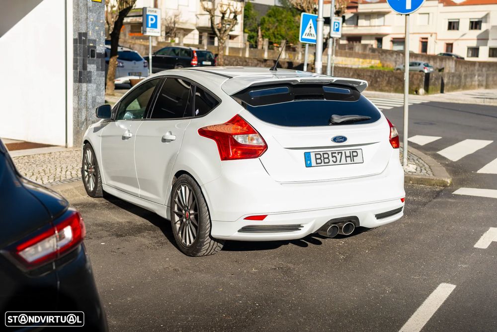 Ford Focus 2.0 EcoBoost ST c/ Pack Pele Desportiva - 6
