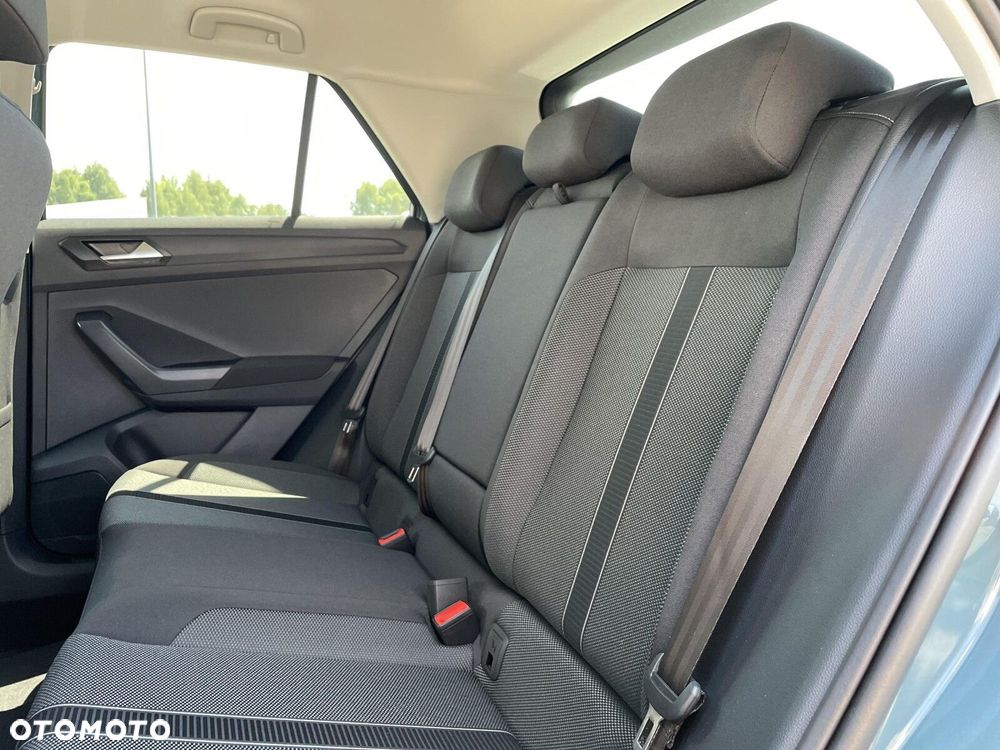 Volkswagen T-Roc - 18