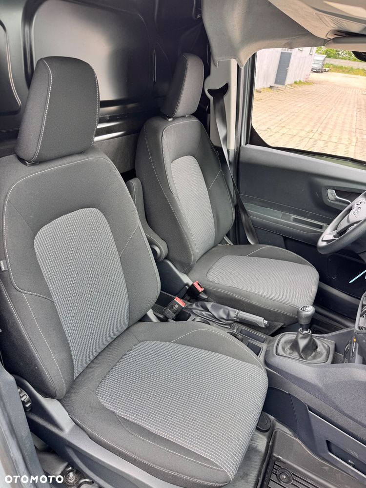 Ford Transit Courier - 12