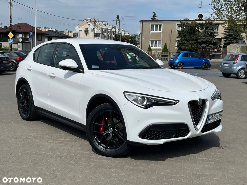 Alfa Romeo Stelvio - 1