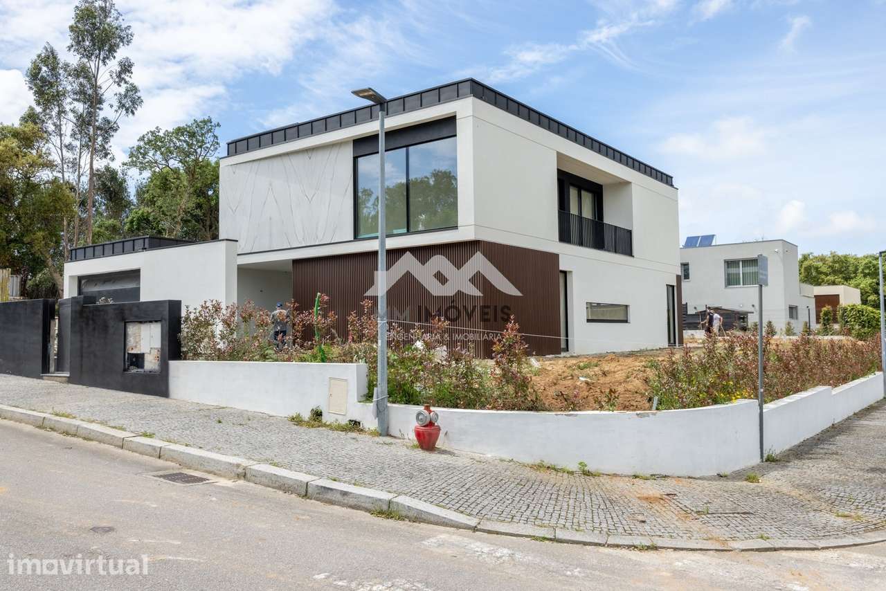 Moradia T4 | Luxo | Piscina | Terreno 813m2 - Grande imagem: 3/38
