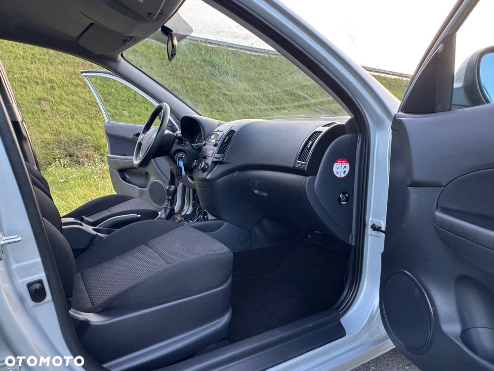 Hyundai i30 1.4 Blue Comfort - 24