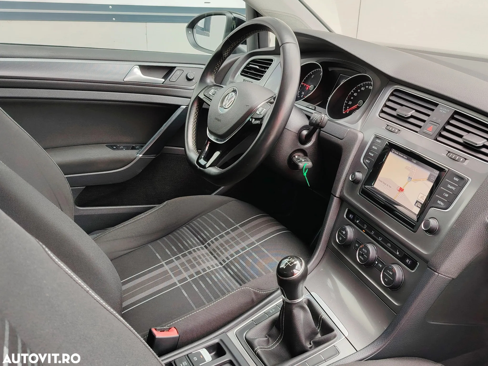 Volkswagen Golf 1.6 TDI BlueMotion Technology Lounge - 7