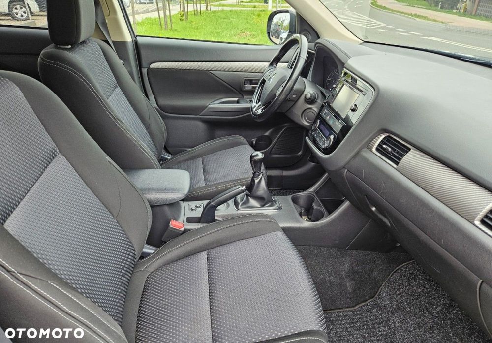 Mitsubishi Outlander - 24