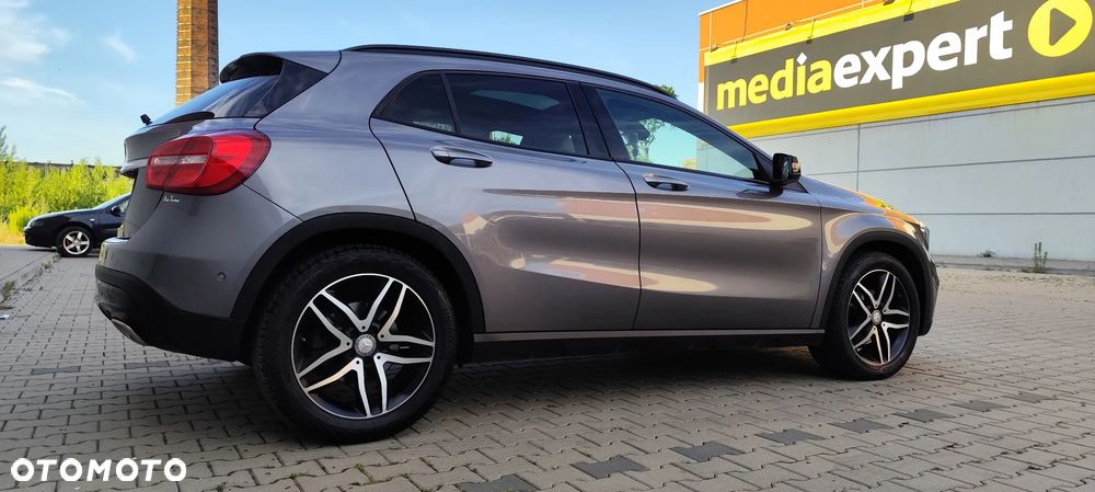 Mercedes-Benz GLA - 7