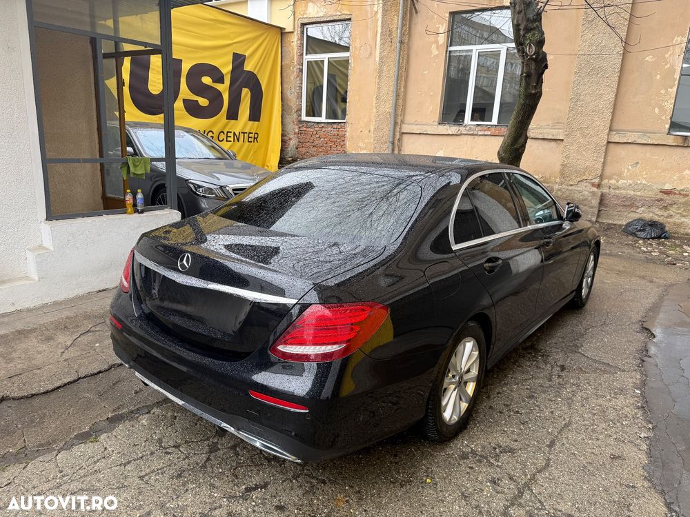 Mercedes-Benz E 220 d 4MATIC 9G-TRONIC AMG Line - 4