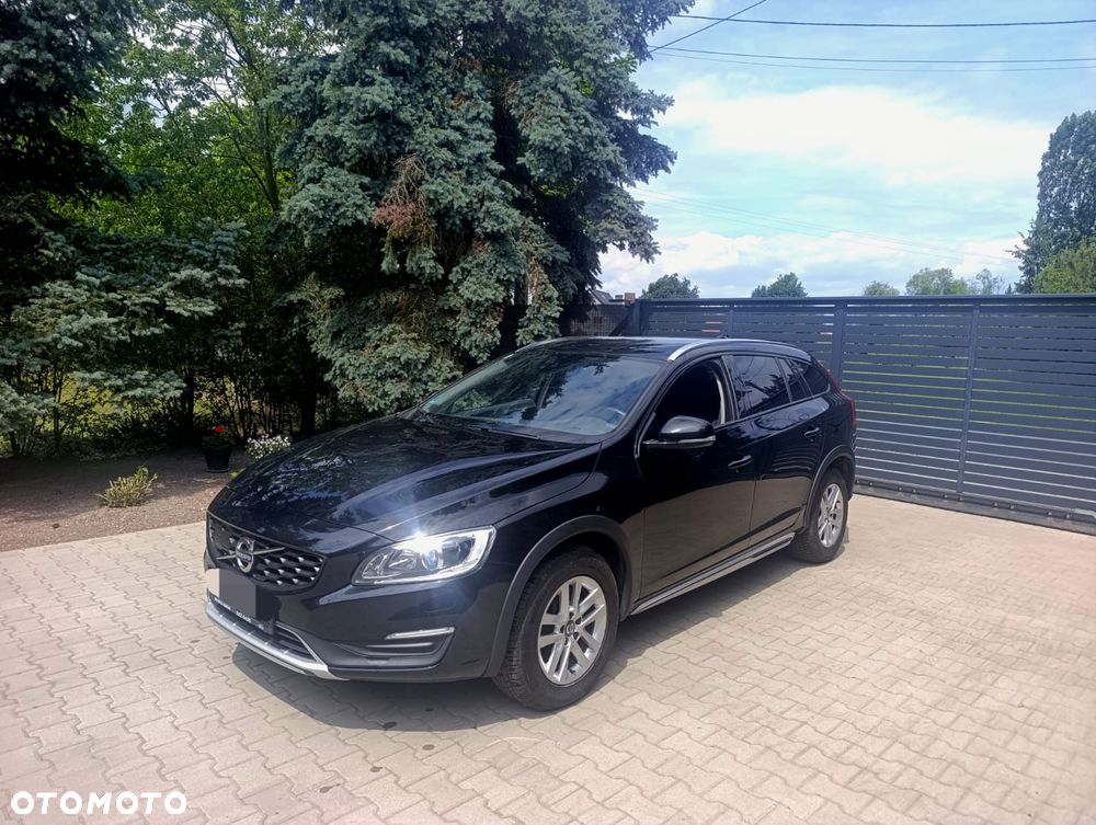 Volvo V60 Cross Country D3 Momentum - 1
