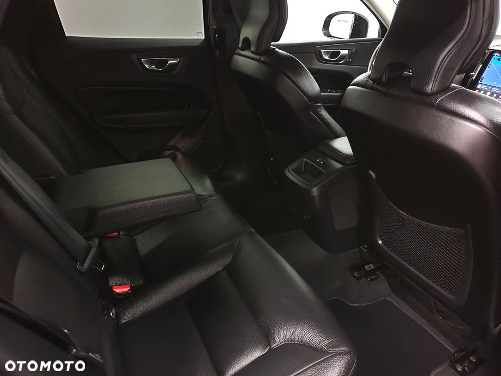 Volvo XC 60 B4 D Geartronic RDesign - 32