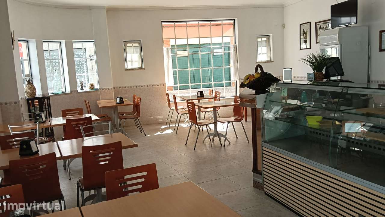 Prédio com 2 pisos | Centro do Montijo | Afetação Mista - Grande imagem: 2/31