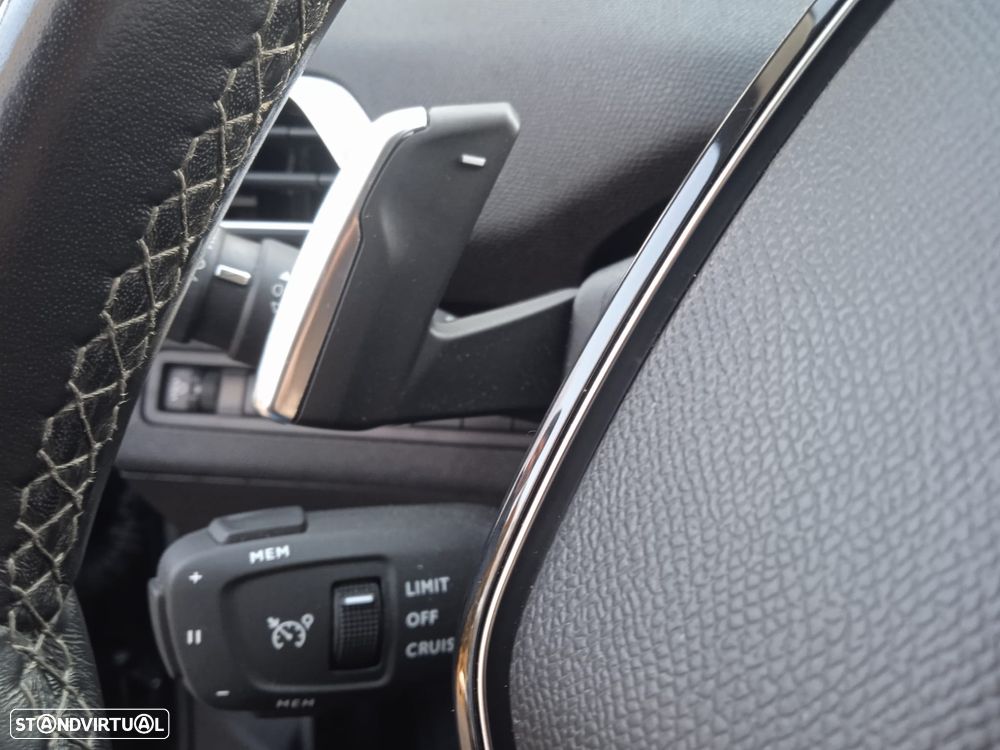 Peugeot 3008 1.6 Hybrid Allure Pack e-EAT8 - 18