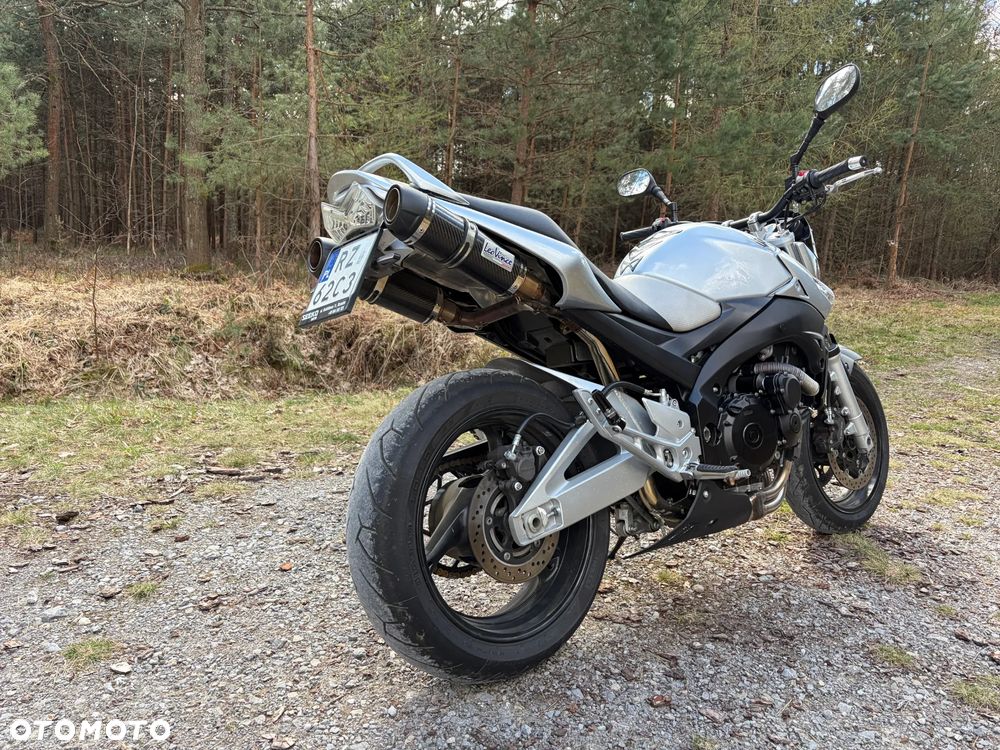 Suzuki GSR - 2