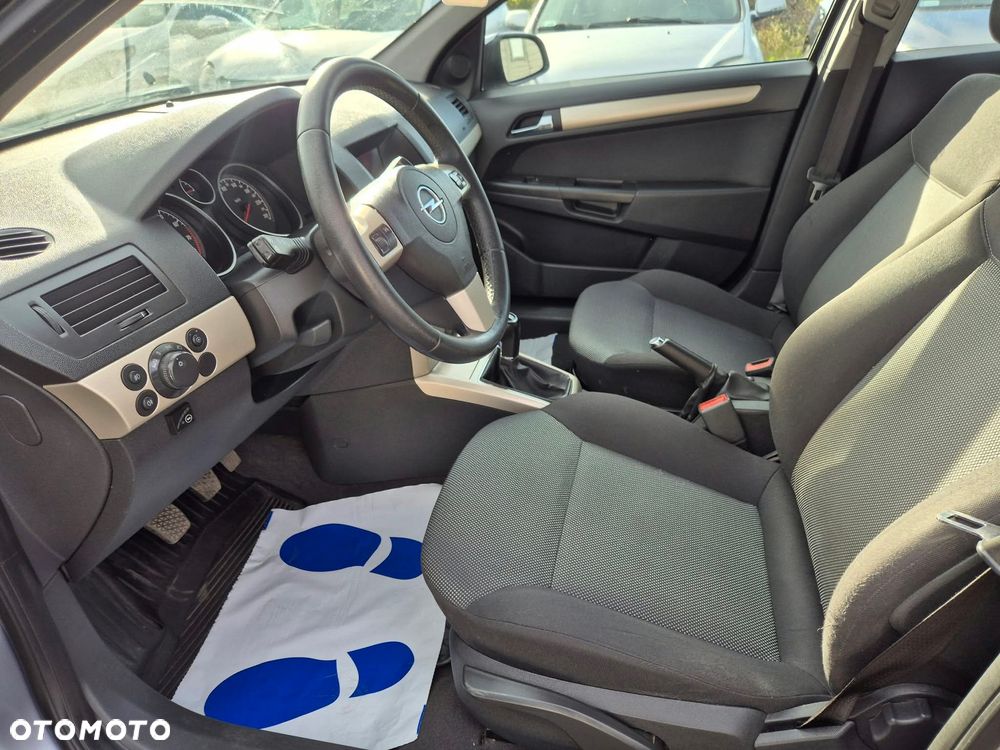 Opel Astra 1.6 Essentia - 9