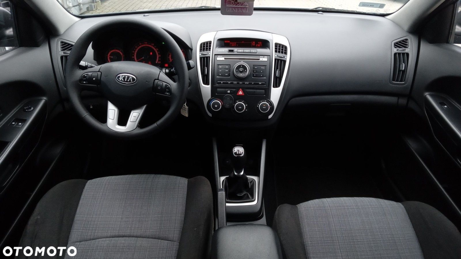 Kia Ceed - 11