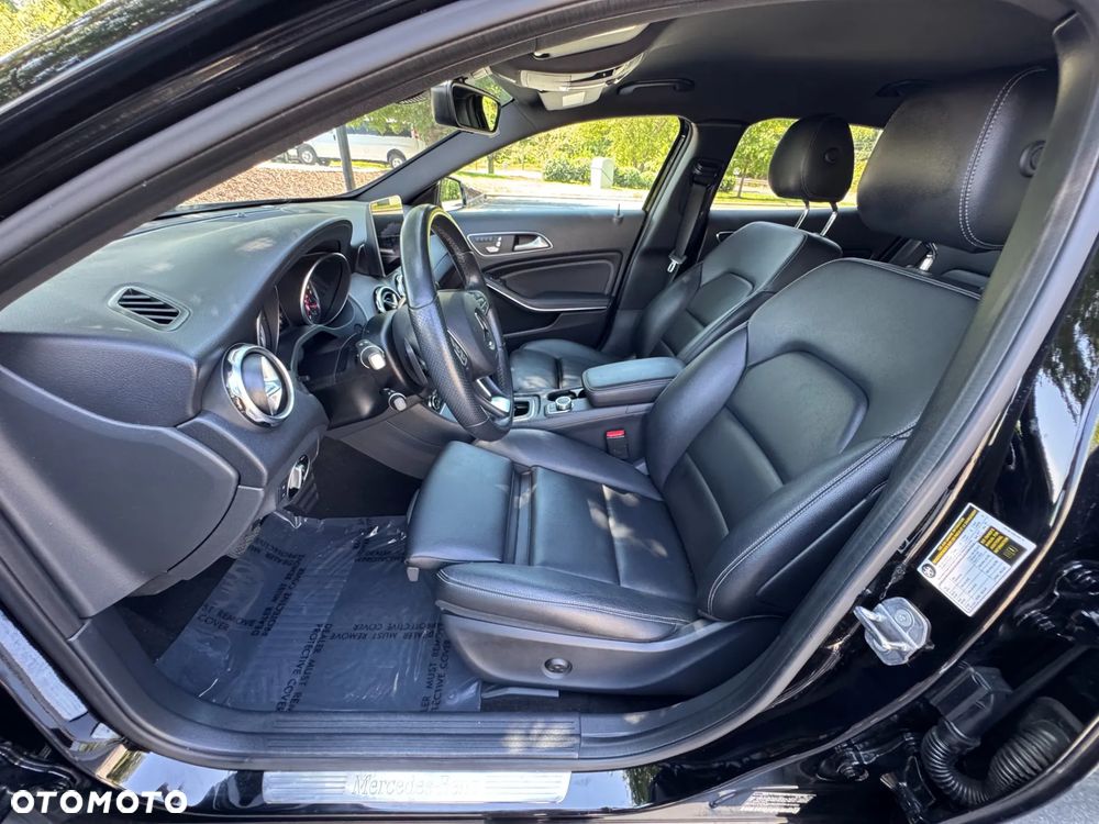 Mercedes-Benz GLA 250 4Matic 7G-DCT AMG Line - 14