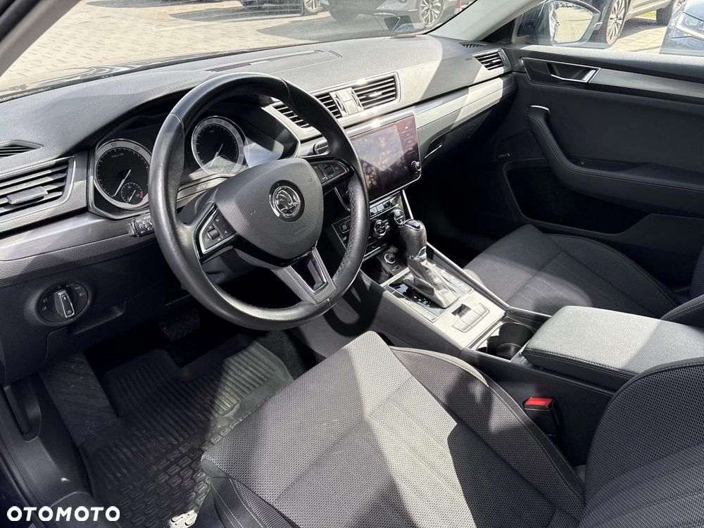 Skoda Superb 2.0 TDI SCR 4x4 Style DSG - 9