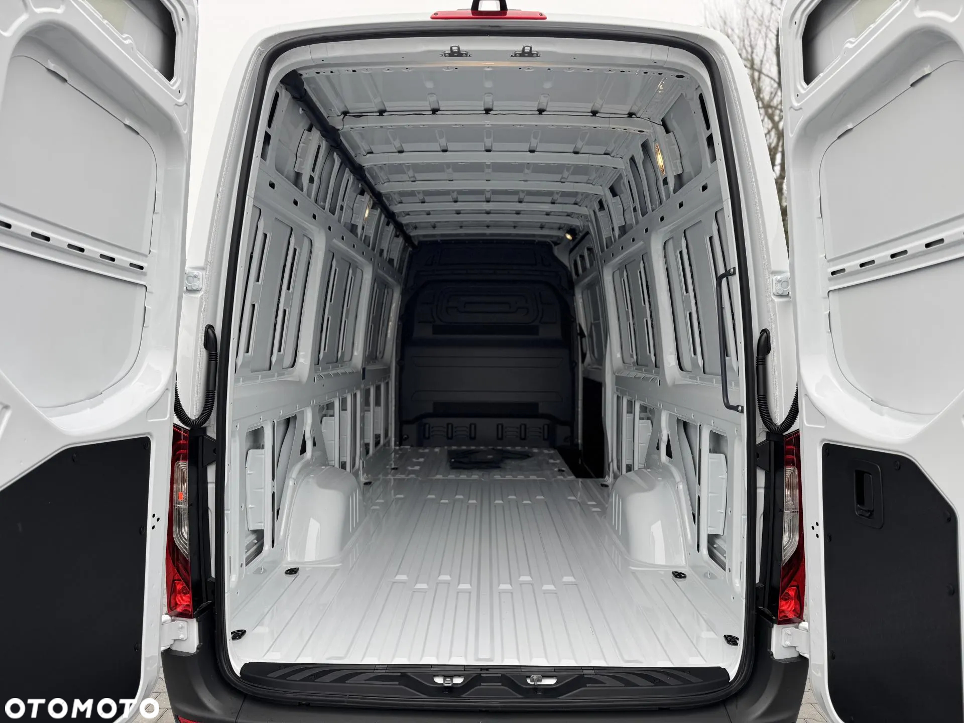 Mercedes-Benz Sprinter - 8