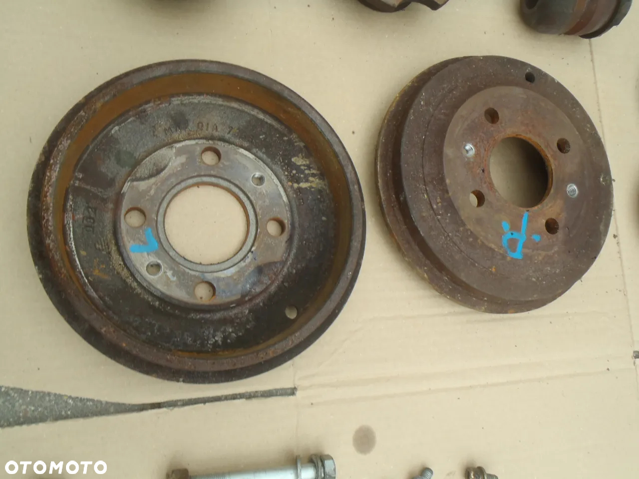 piasta łożysko bęben przewód hamulcowy cylinderki szczęki osłona tarcza kotwiczna  sprężyny śruby zawieszenia tył tylnego wahacza seicento guma odboje cc cinquecento jak nowe - 9