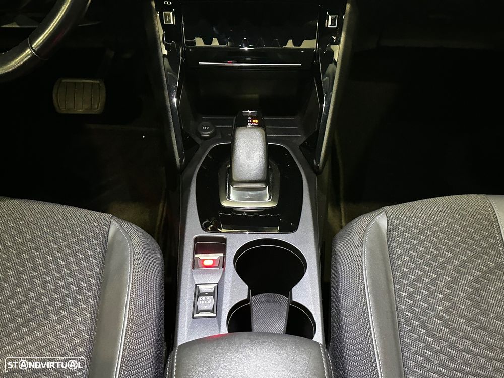 Peugeot e-2008 Allure - 24