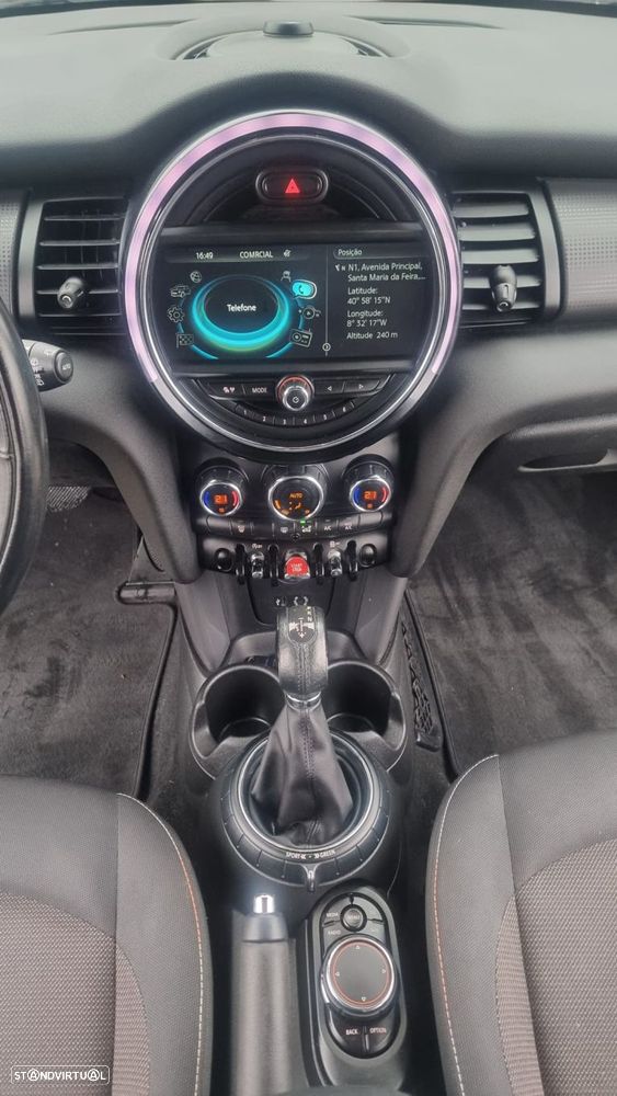 MINI 5 Portas Cooper D Auto - 11